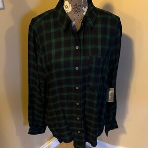 NWT Women’s Dark Green and Black Plaid Shirt